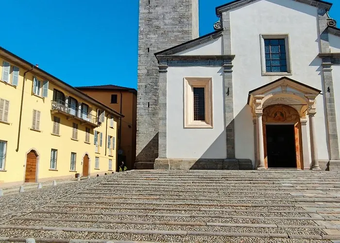 Loggia Degli Innocenti Laura - Flat In The Center And Near The With Two Bedrooms Appartement Verbania